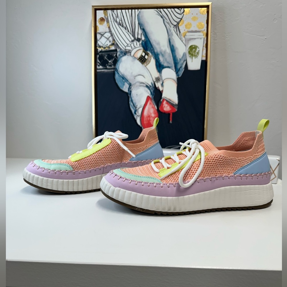 DV Dolce Vita
DV Dolce Vita BIG GIRLS Feenyx Sneaker SIZE:5 - Picture 3 of 10